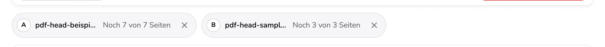 Die Quellleiste mit zwei geladenen Dateien, Marker 1 auf dem Buchstaben-Badge der ersten Datei und Marker 2 auf ihrem Entfernen-Button.